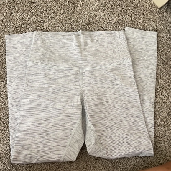 Lululemon Wunder Under Leggings - Picture 2 of 2